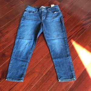 Levi's Women's Classic Blue Cropped Jeans